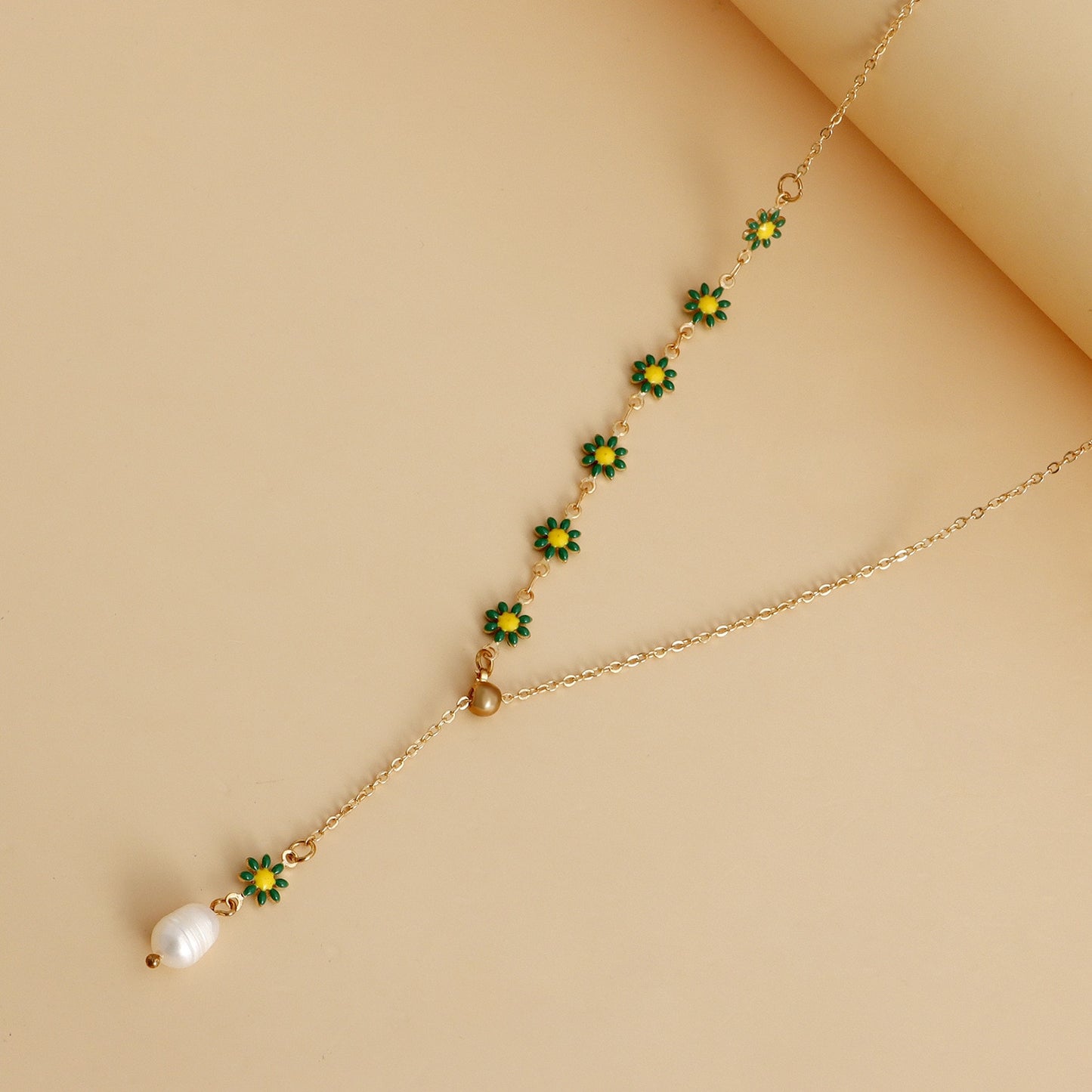 Sweet Daisy Necklace For Women